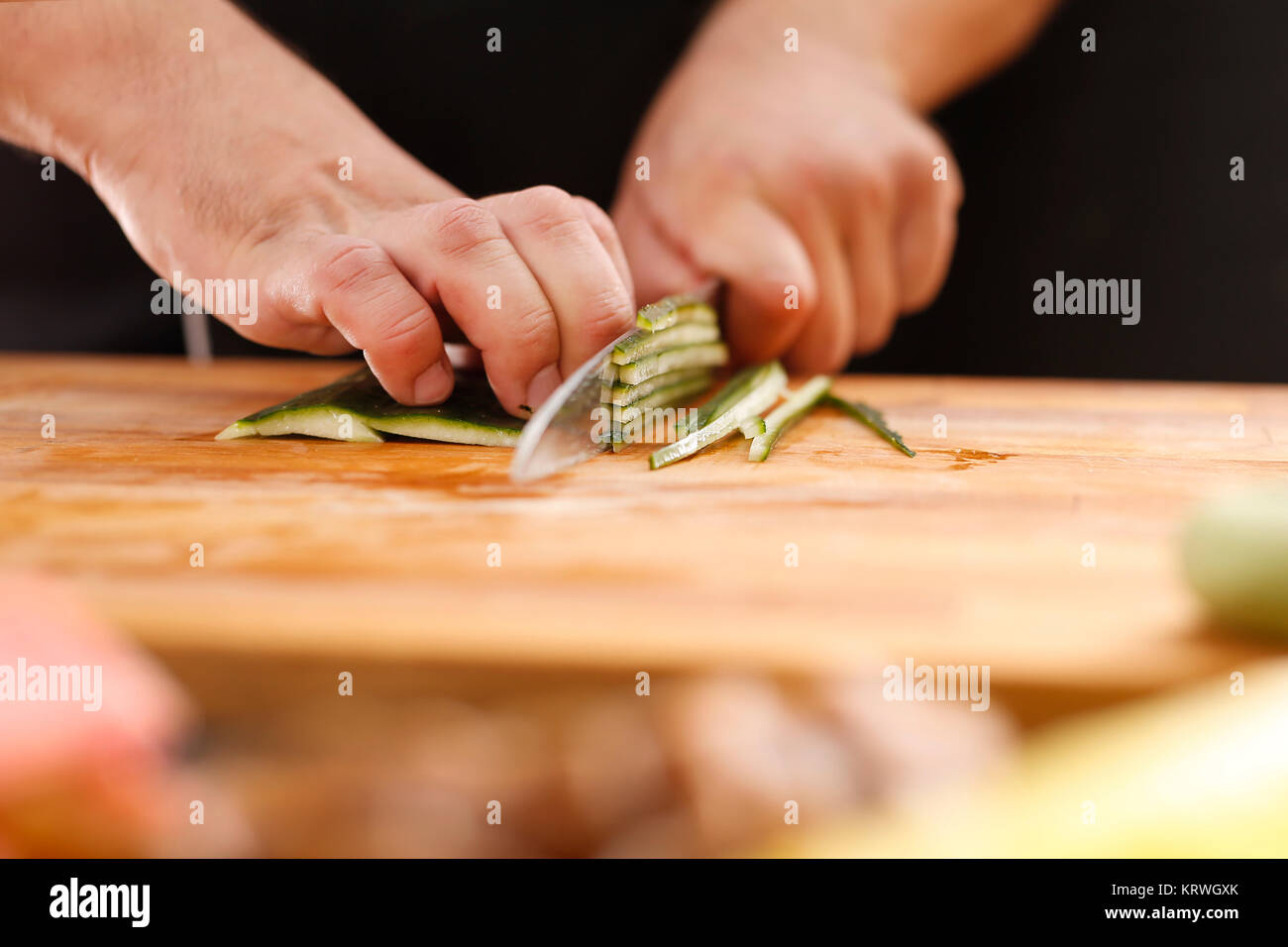 Kuchnie Å'wiata, japoÅ"skie sushi. Kurs przygotowywania sushi. Etapy tworzenia sushi Foto Stock
