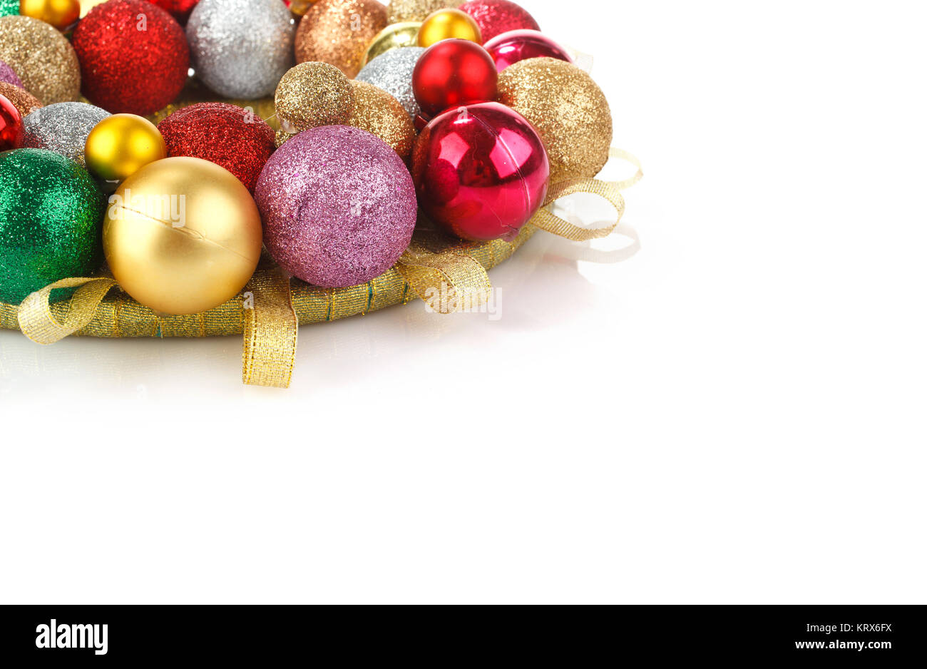 Ghirlanda di Natale su sfondo bianco Foto Stock