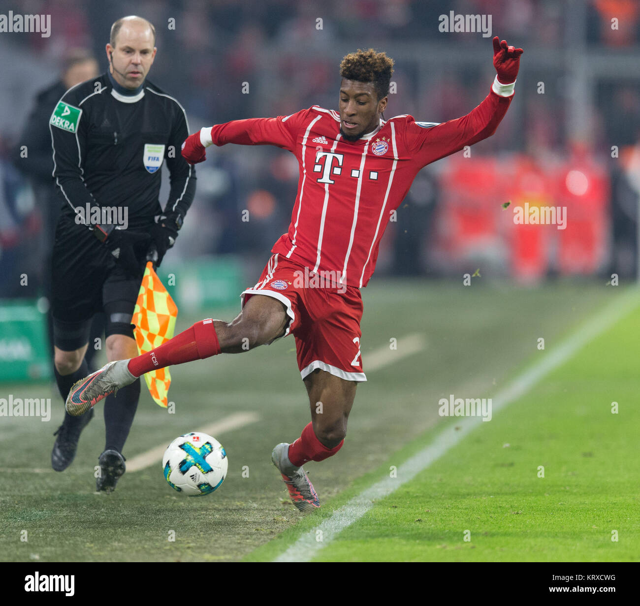 Kingsley coman (FC Bayern) am sfera, Einzelaktion GES/ Fussball/ DFB-Pokal: FC Bayern Munich - BVB Borussia Dortmund, 20.12.2017 -- calcio/ Soccer DFB-Cup: FC Bavaria Monaco di Baviera vs BVB Borussia Dortmund, 12 dicembre .2017 |L'utilizzo in tutto il mondo Foto Stock