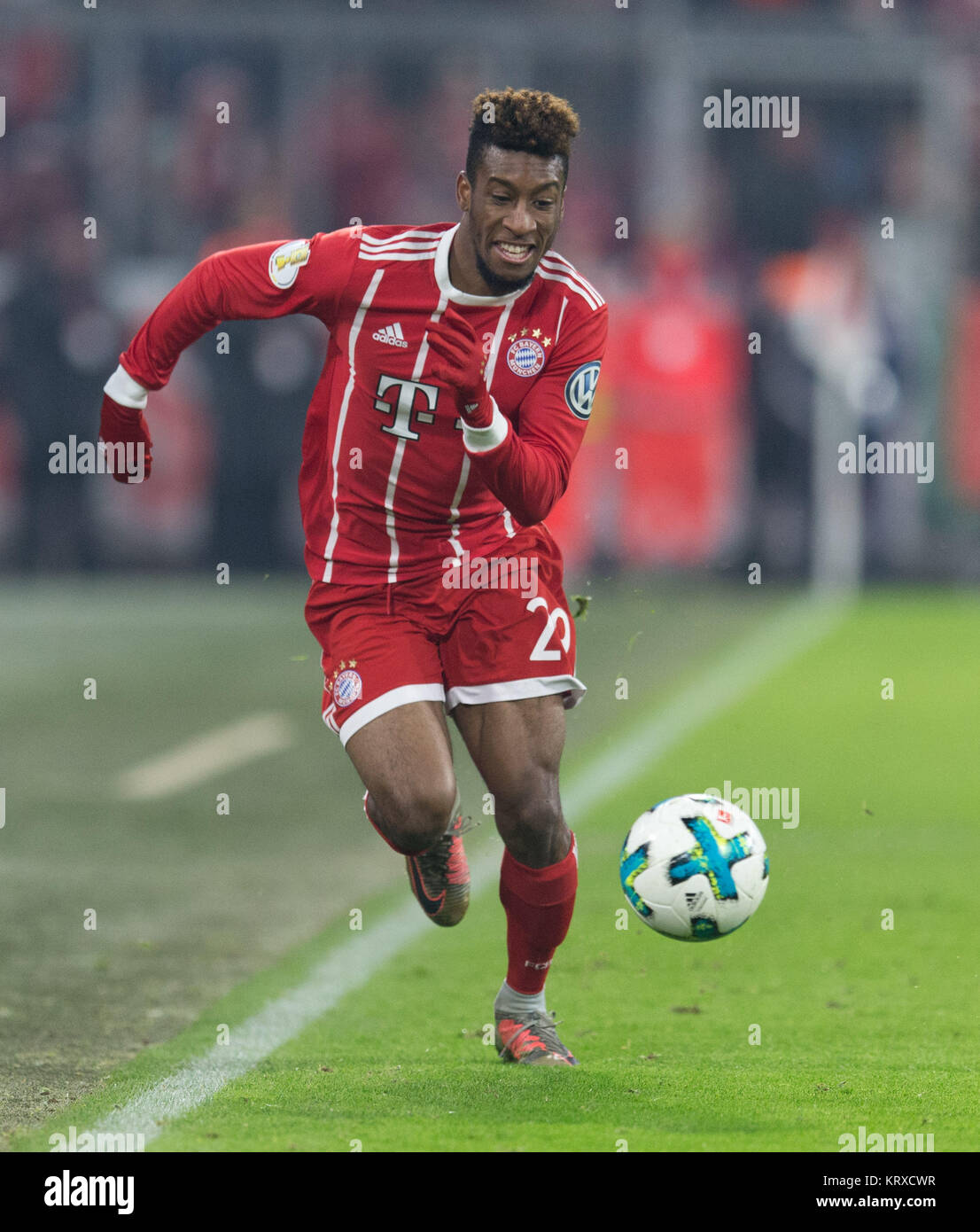 Kingsley coman (FC Bayern) am sfera, Einzelaktion GES/ Fussball/ DFB-Pokal: FC Bayern Munich - BVB Borussia Dortmund, 20.12.2017 -- calcio/ Soccer DFB-Cup: FC Bavaria Monaco di Baviera vs BVB Borussia Dortmund, 12 dicembre .2017 |L'utilizzo in tutto il mondo Foto Stock