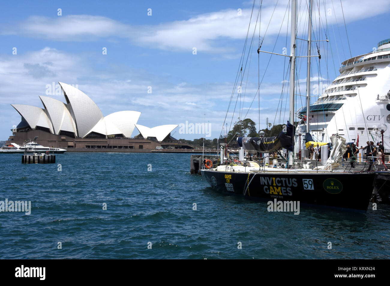 Il Porto di Sydney, Australia. 22 Dic, 2017. Clipper barche a raccogliere i loro kit nel Sydney Harbour 22-12-17 Credito: Michael Crawford-Hick/Alamy Live News Foto Stock