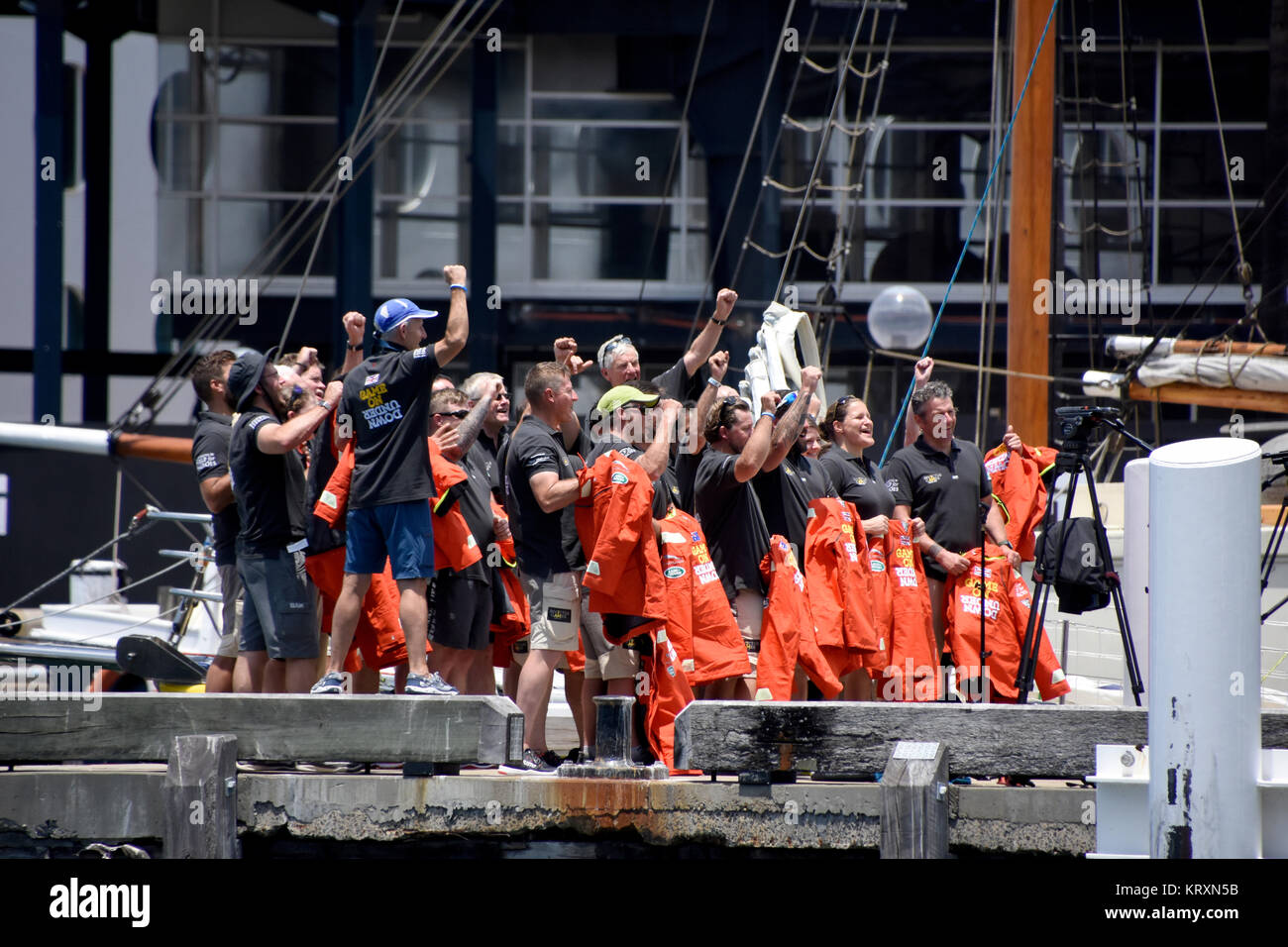 Il Porto di Sydney, Australia. 22 Dic, 2017. Clipper barche a raccogliere i loro kit nel Sydney Harbour 22-12-17 Credito: Michael Crawford-Hick/Alamy Live News Foto Stock