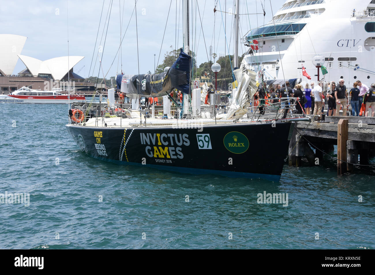 Il Porto di Sydney, Australia. 22 Dic, 2017. Clipper barche a raccogliere i loro kit nel Sydney Harbour 22-12-17 Credito: Michael Crawford-Hick/Alamy Live News Foto Stock