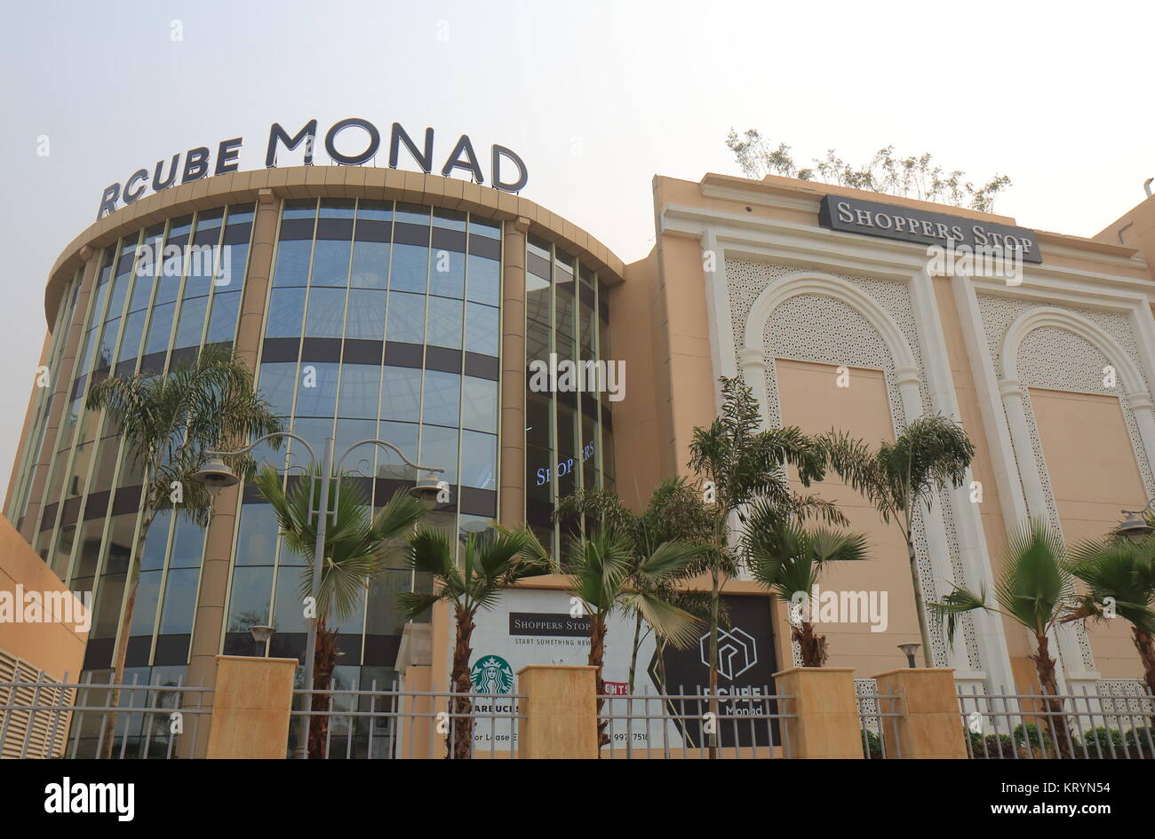 Contemporanea monade Rcube shopping mall a Nuova Delhi in India Foto Stock