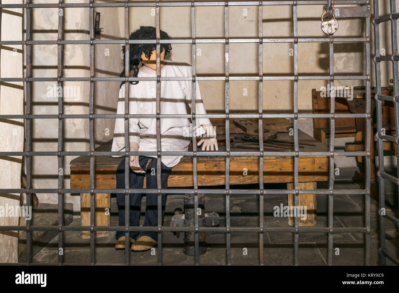 Prigioniero nel carcere medievale Foto Stock