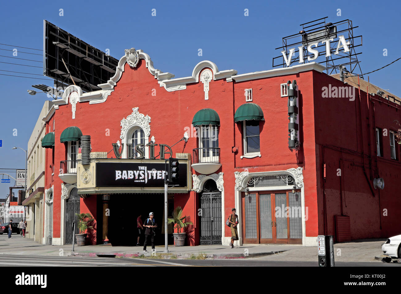 Babysitter segno di film al di fuori del centro storico Vista Teatro Cinema edificio su Hollywood e Sunset Boulevard a Los Feliz la Los Angeles USA KATHY DEWITT Foto Stock