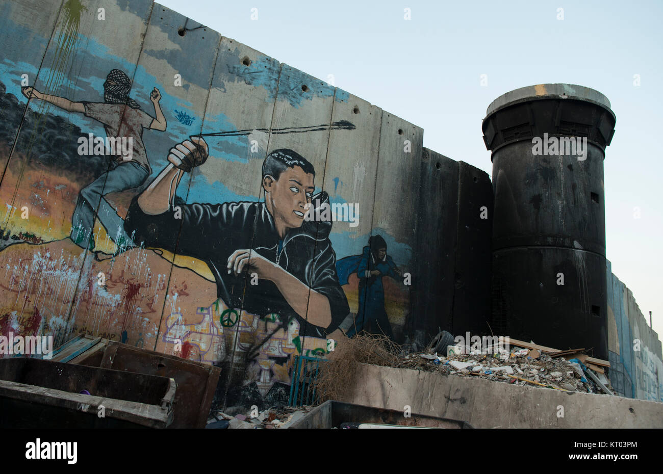Bruciata torre di avvistamento sulla sponda ovest parete in stato di Palestina Foto Stock