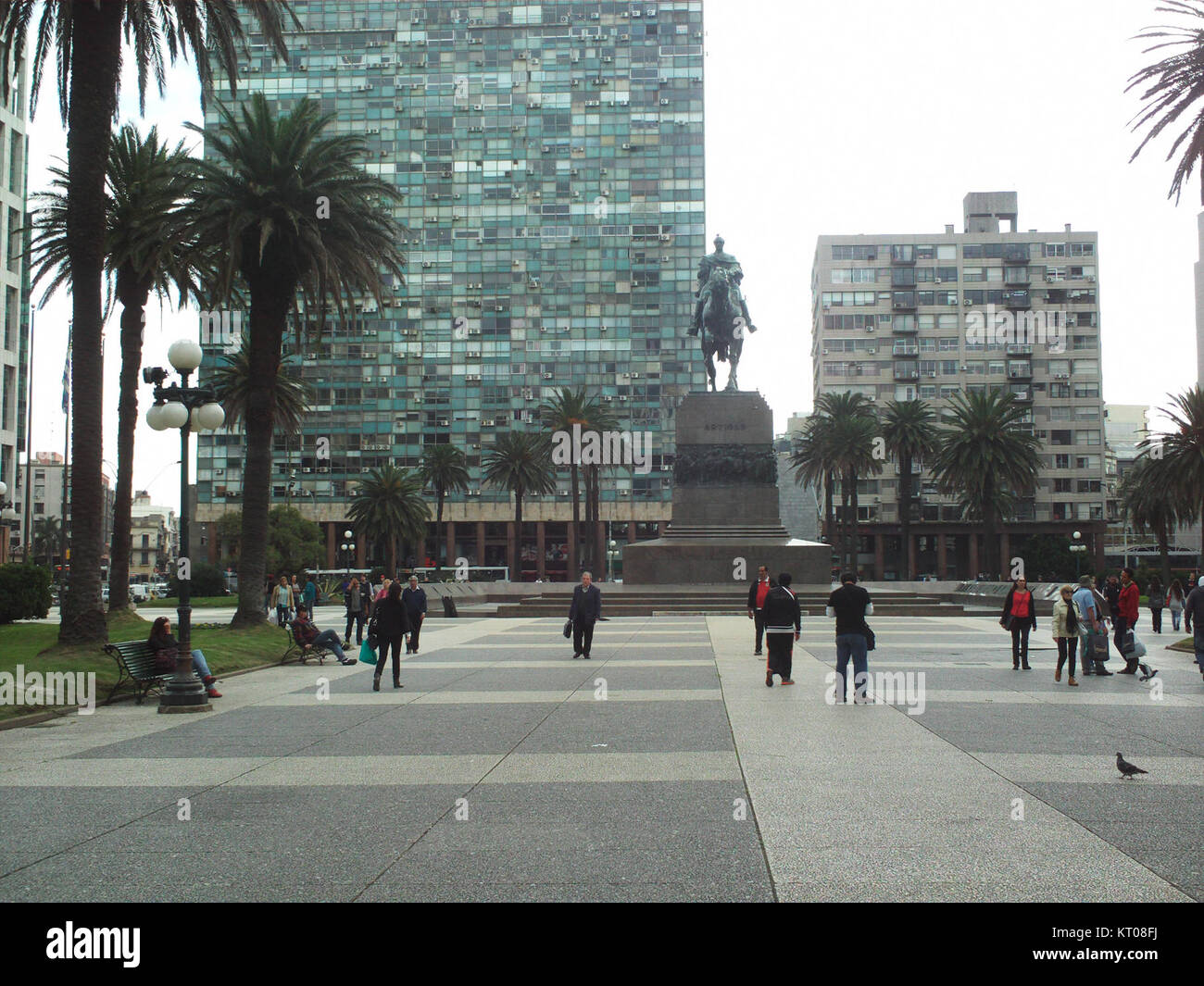 Artigas statua visto da Avenida 18 de Julio Foto Stock