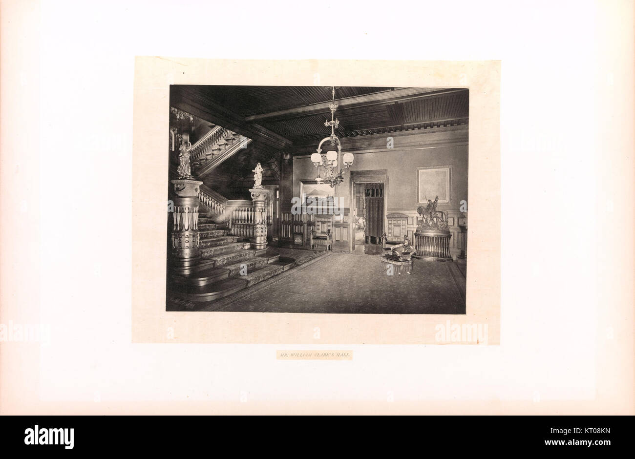 Questa serie presenta vedute interne di alcune delle case più celebri degli Stati Uniti, offrendo informazioni sui tesori artistici che ospitano. Mette in risalto il design degli interni americani e il significato culturale. Foto Stock