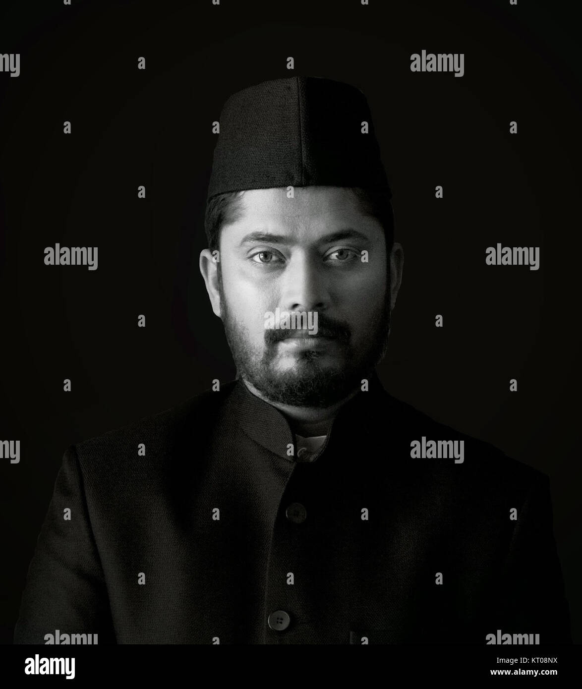 Wajid Khan è un artista noto per il suo lavoro nella scena artistica contemporanea, spesso mescolando pratiche artistiche tradizionali e moderne. I suoi pezzi esplorano temi culturali e sociali, esprimendo identità e diversità. Foto Stock
