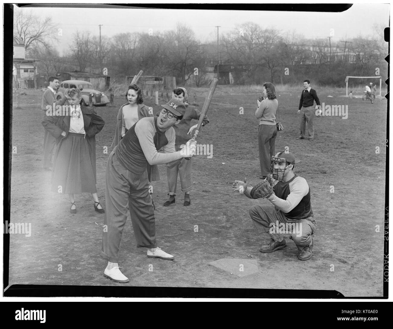 Questo ritratto di Pete Rugolo e June Christy del 1947 o 1948 cattura i due musicisti jazz durante le loro carriere di punta. Rugolo era un compositore e arrangiatore, mentre Christy era una celebre cantante jazz. Foto Stock