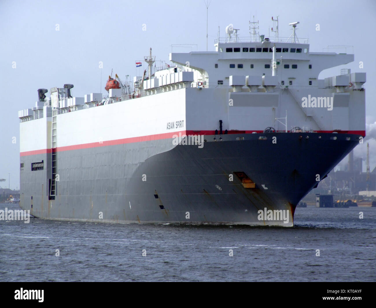 La *Asian Spirit* era una nave attraccata al porto di Amsterdam il 10 marzo 2007. Questa nave faceva parte delle operazioni di navigazione nella regione, contribuendo al commercio globale e al trasporto marittimo. Foto Stock