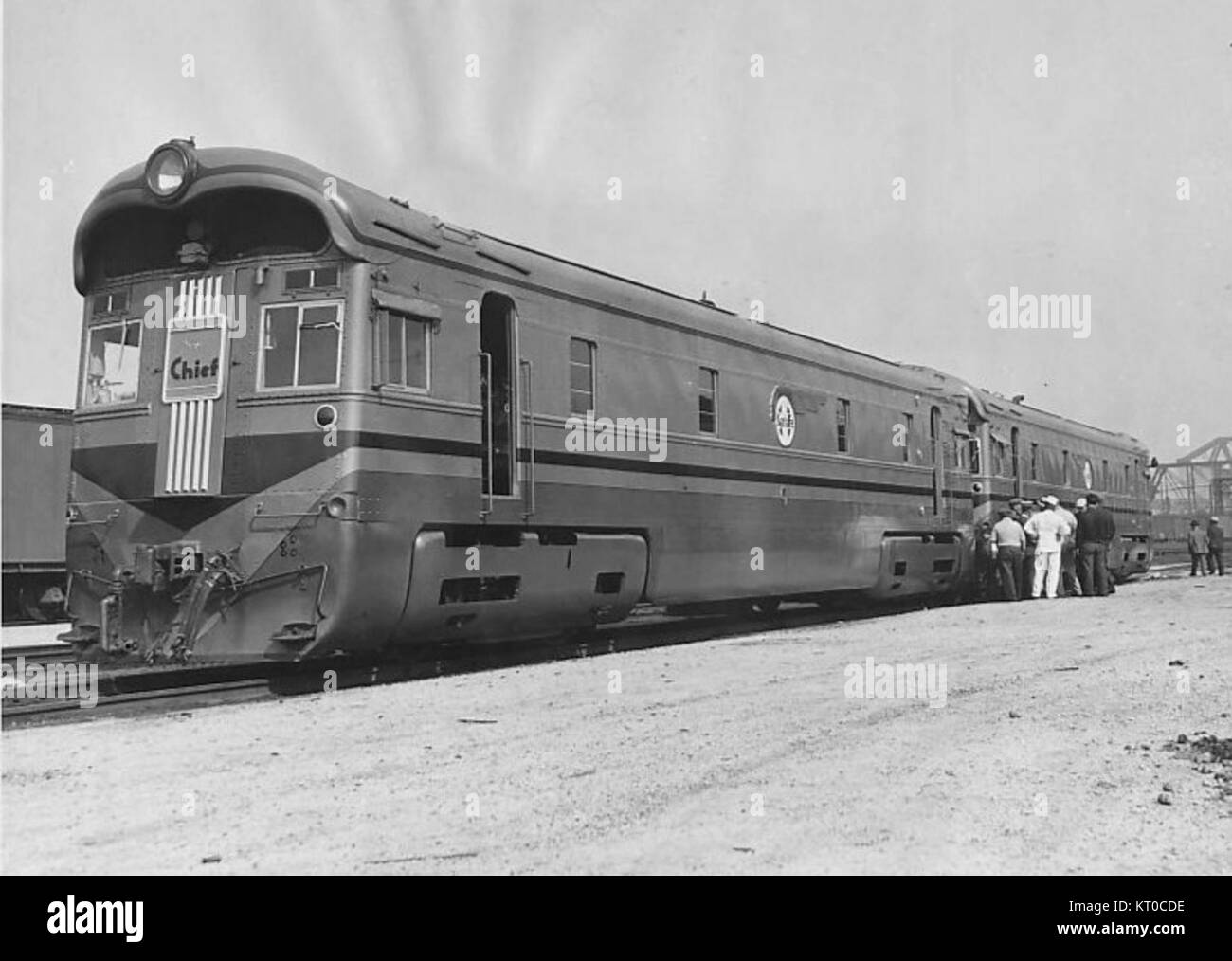 ATSF1 si riferisce alla prima locomotiva della classe 1935 della Atchison, Topeka and Santa Fe Railway, un modello significativo nella storia del trasporto ferroviario americano. Progettato per il servizio passeggeri, era dotato di tecnologia avanzata per i suoi tempi. Foto Stock ATSF1 si riferisce alla prima locomotiva della classe 1935 della Atchison, Topeka and Santa Fe Railway, un modello significativo nella storia del trasporto ferroviario americano. Progettato per il servizio passeggeri, era dotato di tecnologia avanzata per i suoi tempi. Foto Stock