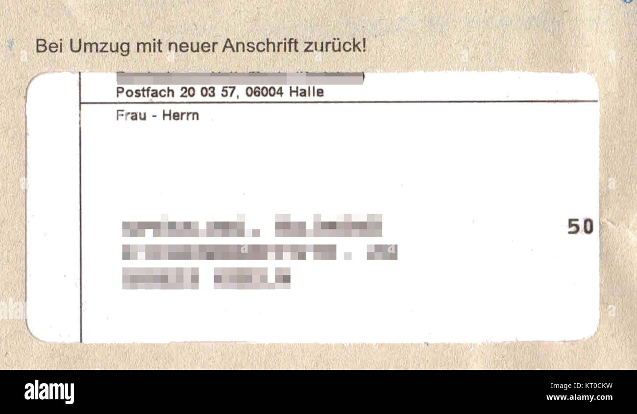 Questa immagine raffigura un estratto di una busta, che include una funzione di pagamento anticipato, comunemente utilizzata nei sistemi postali. Il termine "Vorausverfügung" si riferisce a una forma di pagamento anticipato per i servizi postali, che garantisce che i destinatari della posta non debbano pagare al momento della consegna. Questo sistema faceva parte delle infrastrutture postali di vari paesi. Foto Stock