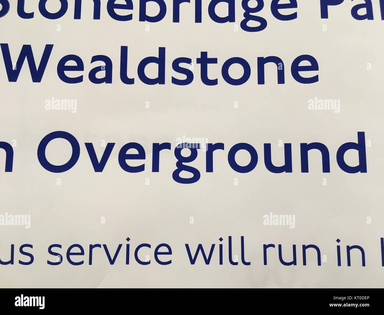 Il poster 1 di Baker Street Johnston 100 commemora un momento storico o un luogo legato all'iconica Baker Street di Londra, utilizzando elementi di design grafico per catturare il suo significato culturale e storico. Foto Stock