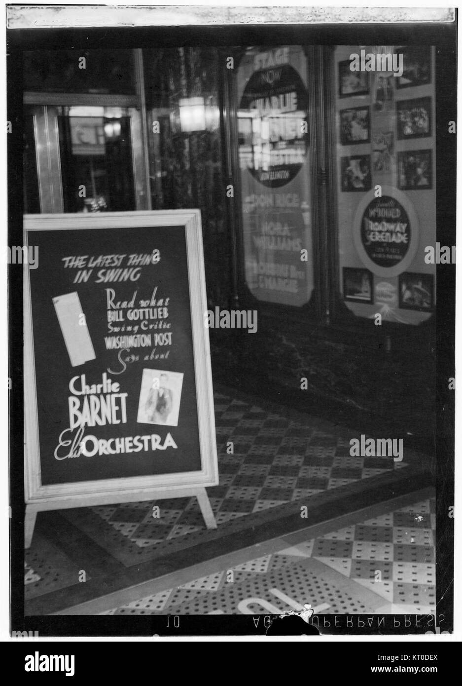 Questo poster vintage di Washington, D.C., creato tra il 1938 e il 1948, cattura il design artistico e i messaggi politici del periodo. Riflette la cultura e il clima sociale dell'America pre e post-seconda guerra mondiale. Foto Stock