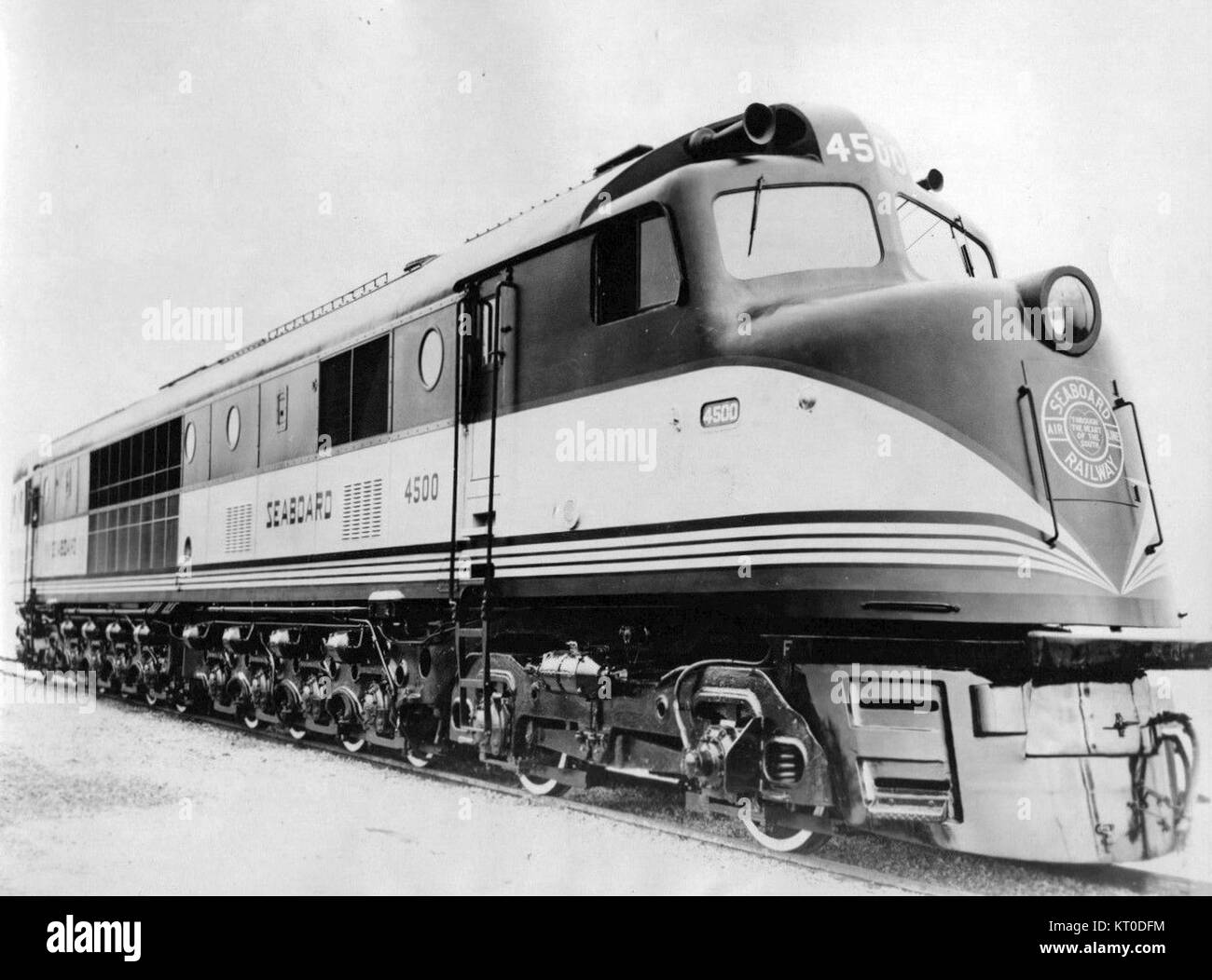 La locomotiva diesel Baldwin Centipede era un modello significativo utilizzato dalla Seaboard Air Line nel 1946. Nota per le sue dimensioni e la sua potenza, ha svolto un ruolo cruciale nel trasporto merci durante il dopoguerra. Foto Stock