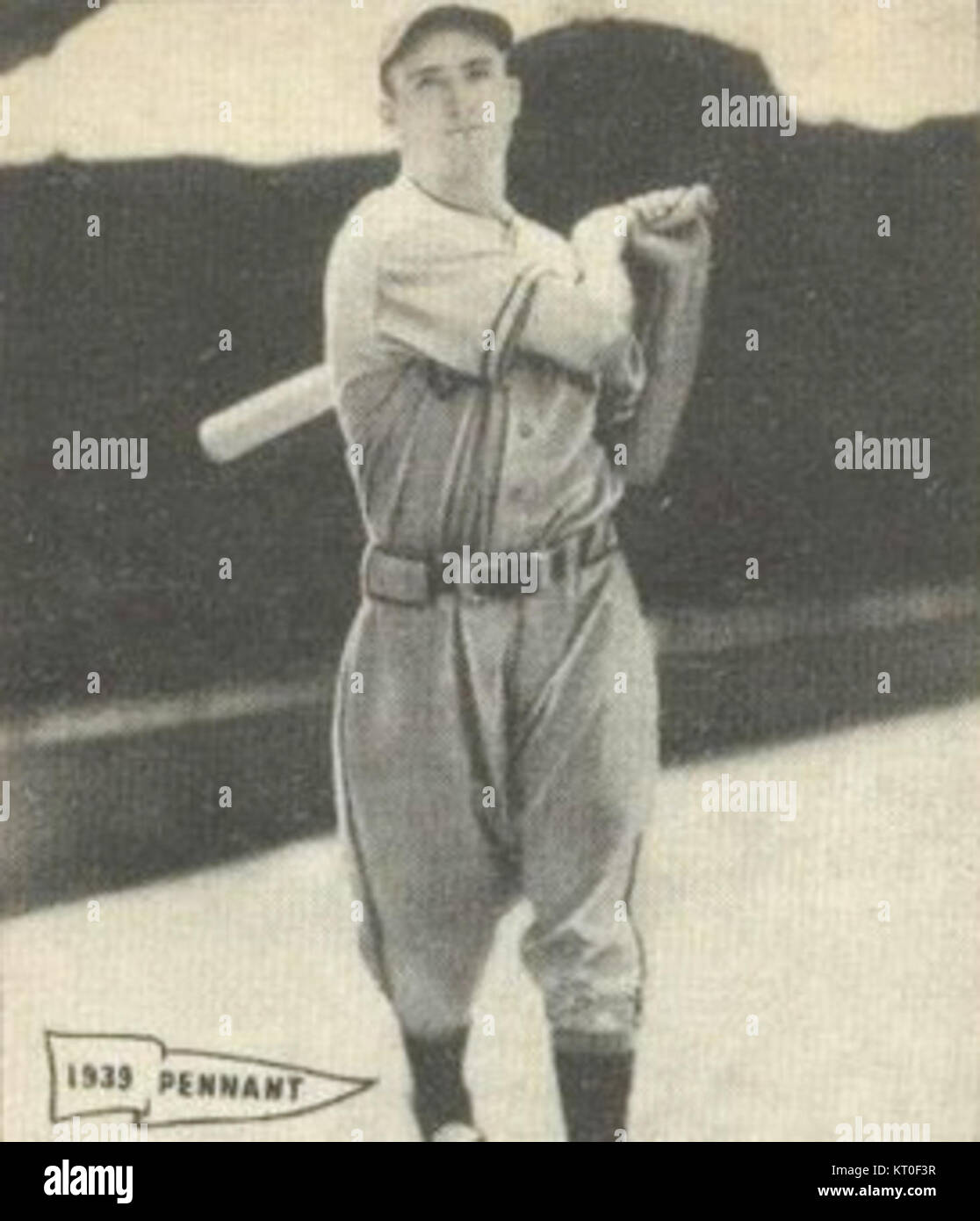 La carta Billy Myers 1940 Play Ball fa parte dell'iconica serie di carte collezionabili da baseball pubblicata da Play Ball. Il gioco vede Billy Myers, un giocatore professionista di baseball dell'epoca, che mostra la sua immagine e le statistiche della sua carriera. Foto Stock