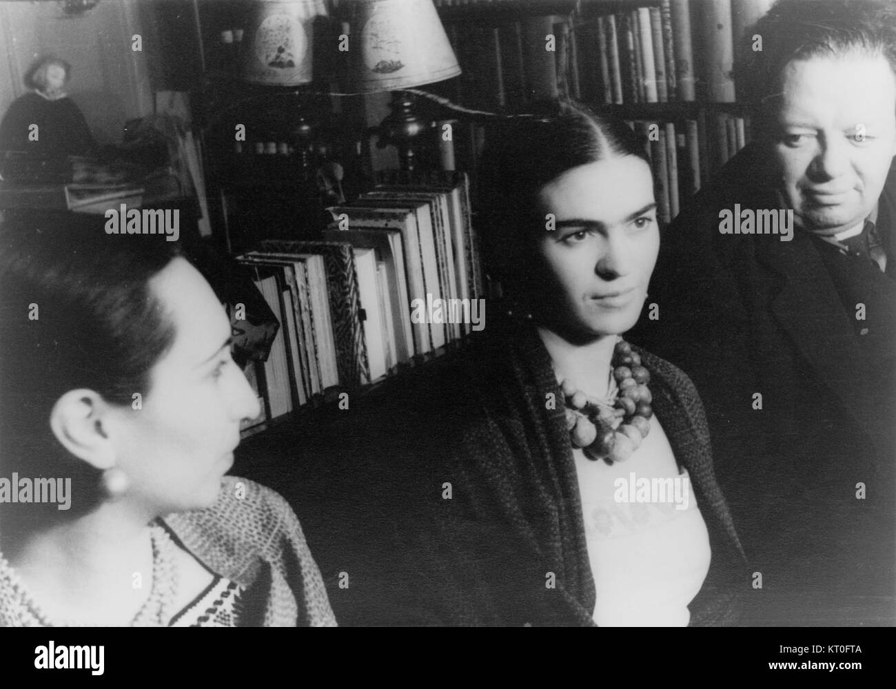 Questa opera d'arte di Kahlo e Rivera, creata nel 1932, riflette probabilmente la relazione dinamica tra i due artisti messicani, esplorando temi di cultura, identità e ideologia politica. Foto Stock