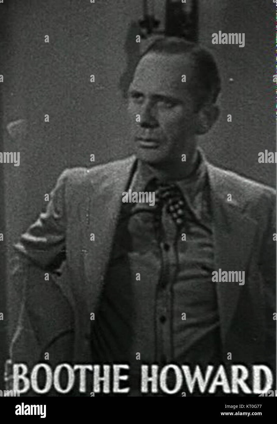 Boothe Howard è stato un attore coinvolto nel film 'Oh Susanna' del 1946. Il film, una commedia musicale, presenta performance di Howard, contribuendo alla sua narrazione spensierata e allo stile cinematografico di Hollywood degli anni '1940. Foto Stock