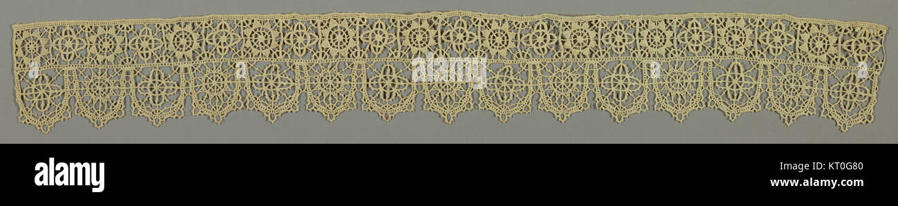 Un'immagine che illustra il confine tra Italia e Svizzera, con riferimento a CH 18338877, evidenziando il significato geografico e politico. Foto Stock