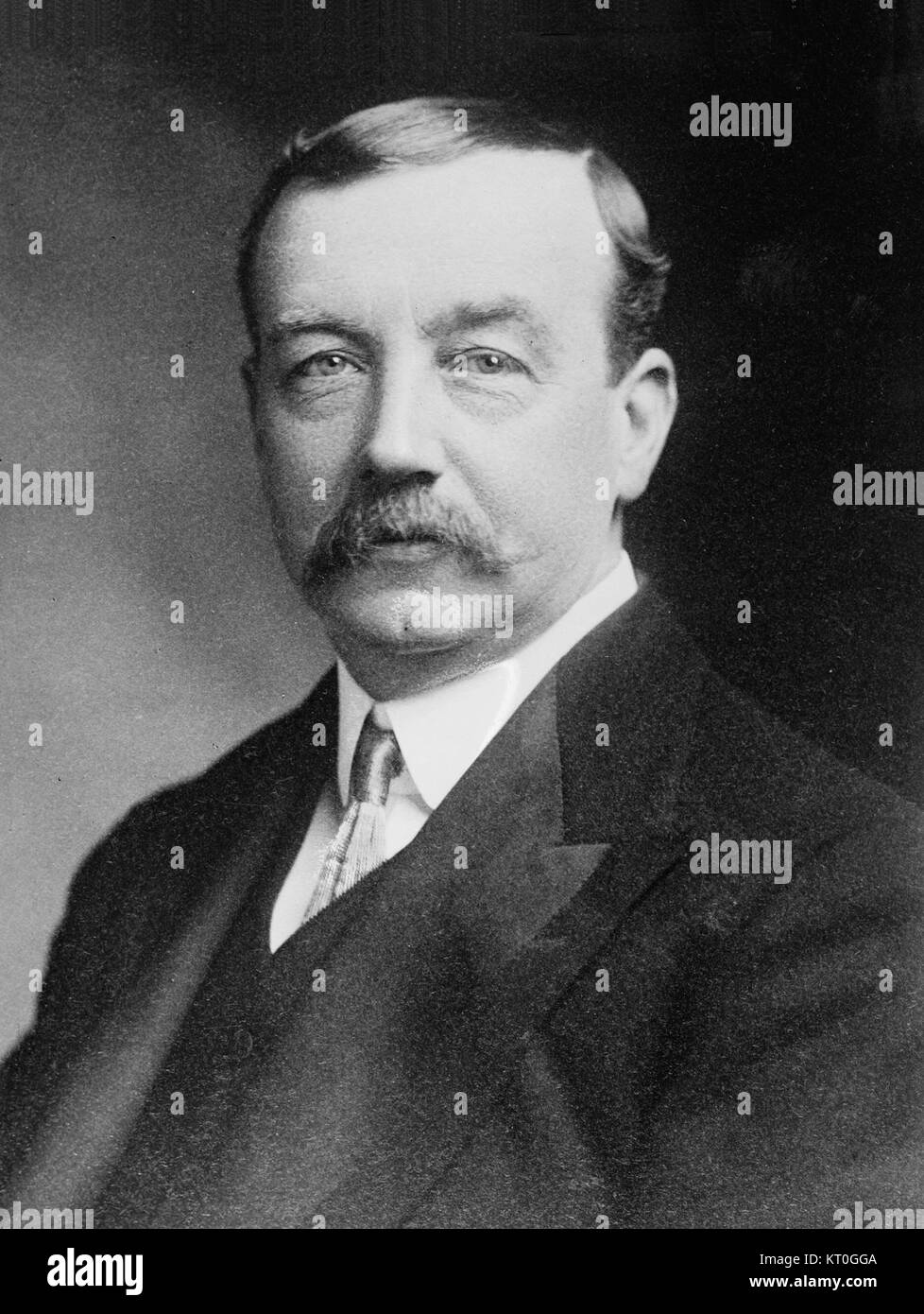 Un ritratto o una rappresentazione di Arthur Henderson, preso nel 1910, una figura politica chiave nota per il suo ruolo nelle riforme sociali e del lavoro durante la sua carriera. Foto Stock