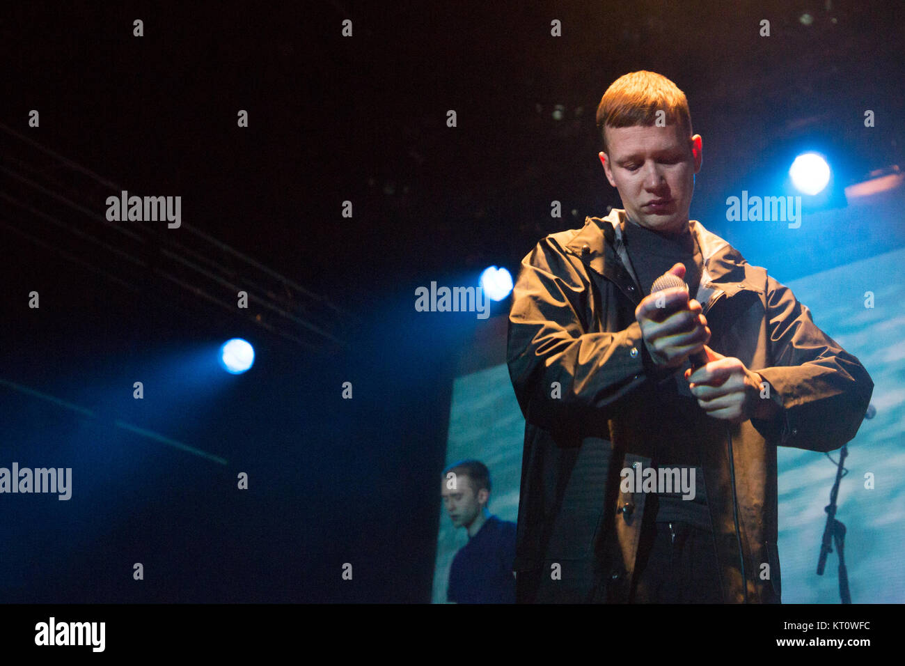 Il Norvegese musicista, cantante e cantautore Giovanni Olav Nilsen esegue un concerto dal vivo con la sua band Nordsjøen a Parkteatret in Oslo. Norvegia, 24/03 2017. Foto Stock