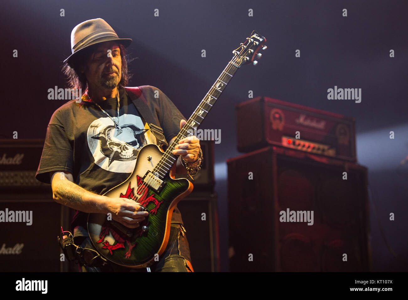 L'inglese hard rock band Motörhead esegue un concerto dal vivo a Oslo Spektrum. Qui il chitarrista Phil Campbell è visto dal vivo sul palco. Norvegia 03/12 2015. Foto Stock