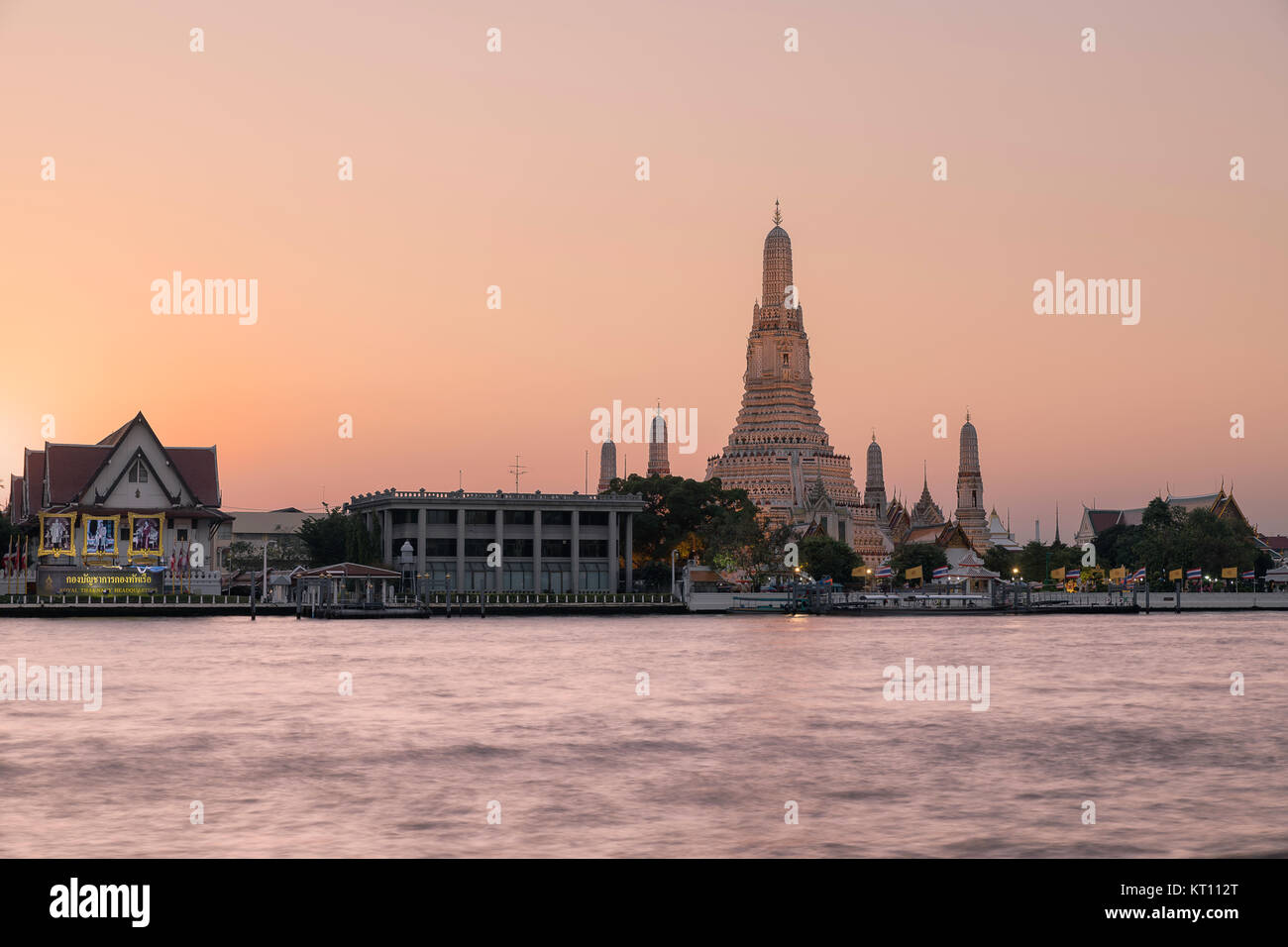 Wat Arun a Bangkok, in Thailandia al tramonto. Foto Stock