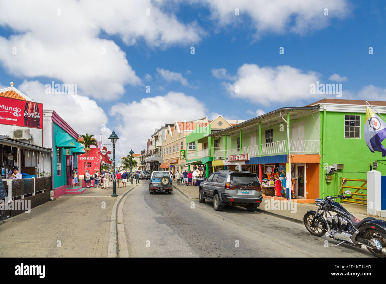 I turisti in Bonaire Street Foto Stock