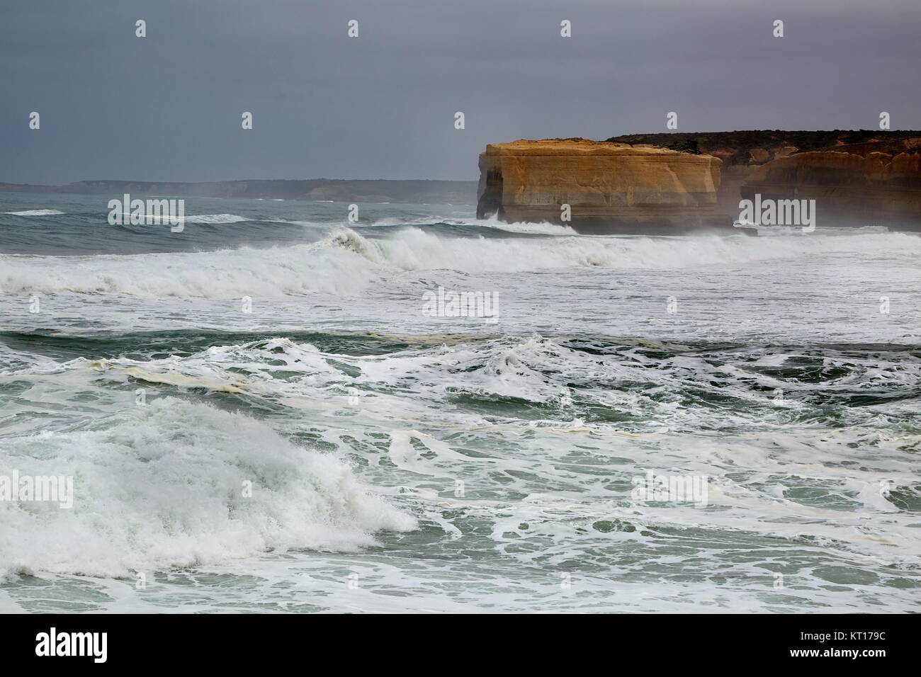 Onde tempestose la rottura Foto Stock