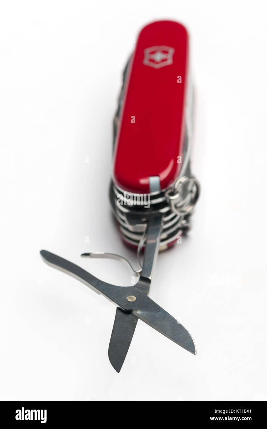 Rosso esercito svizzero coltello penna, con le forbici. Foto Stock