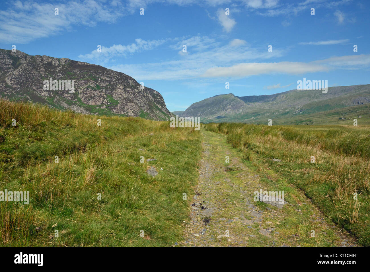 Glyderau Valley a piedi tra Tryfan e Betws-y-Coed, Conwy Valley, Snowdonia, Wales, Regno Unito Foto Stock