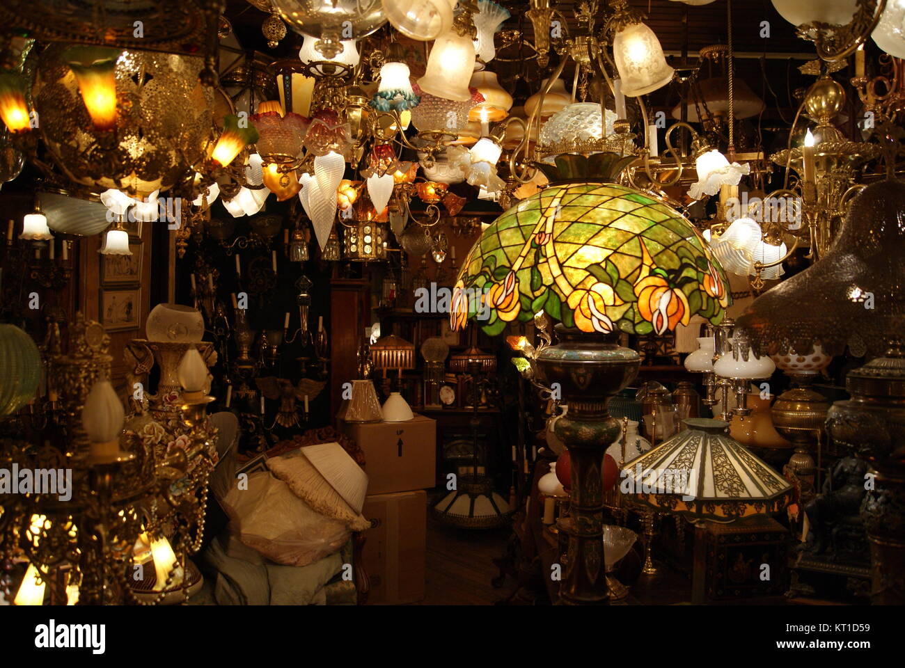 Un antico negozio di luce a Filadelfia Foto Stock