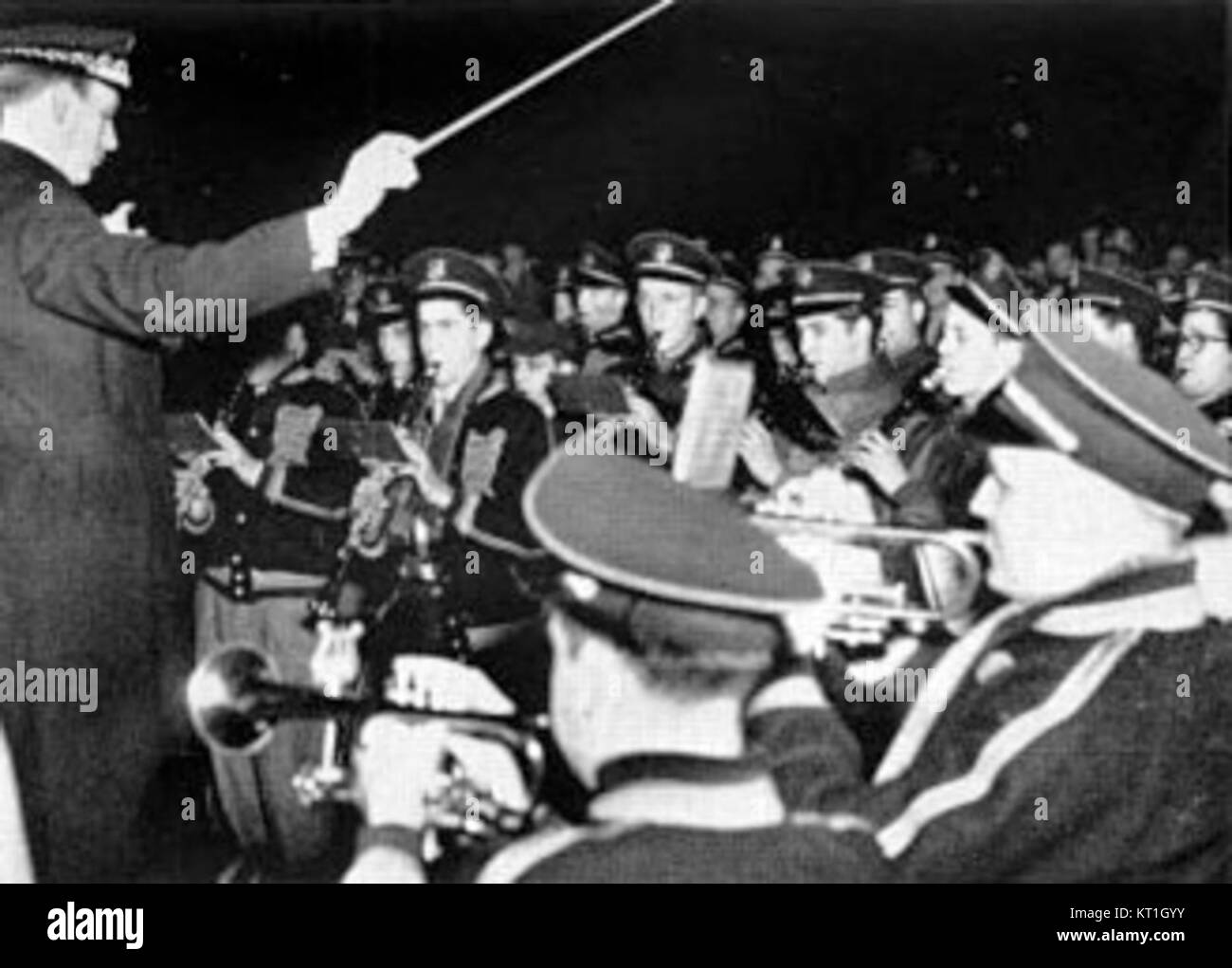 Questa immagine presenta un materiale promozionale o un programma di un'esibizione a 1947 bande, probabilmente di un evento storico o di uno spettacolo. La foto mostra la cultura musicale della metà del XX secolo. Foto Stock