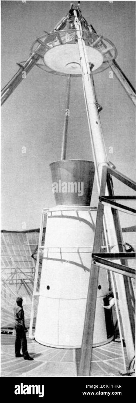 Antenna Cassegrain da 85 piedi presso il Goldstone Deep Space Communications Complex, utilizzata per la comunicazione nello spazio profondo. Foto Stock