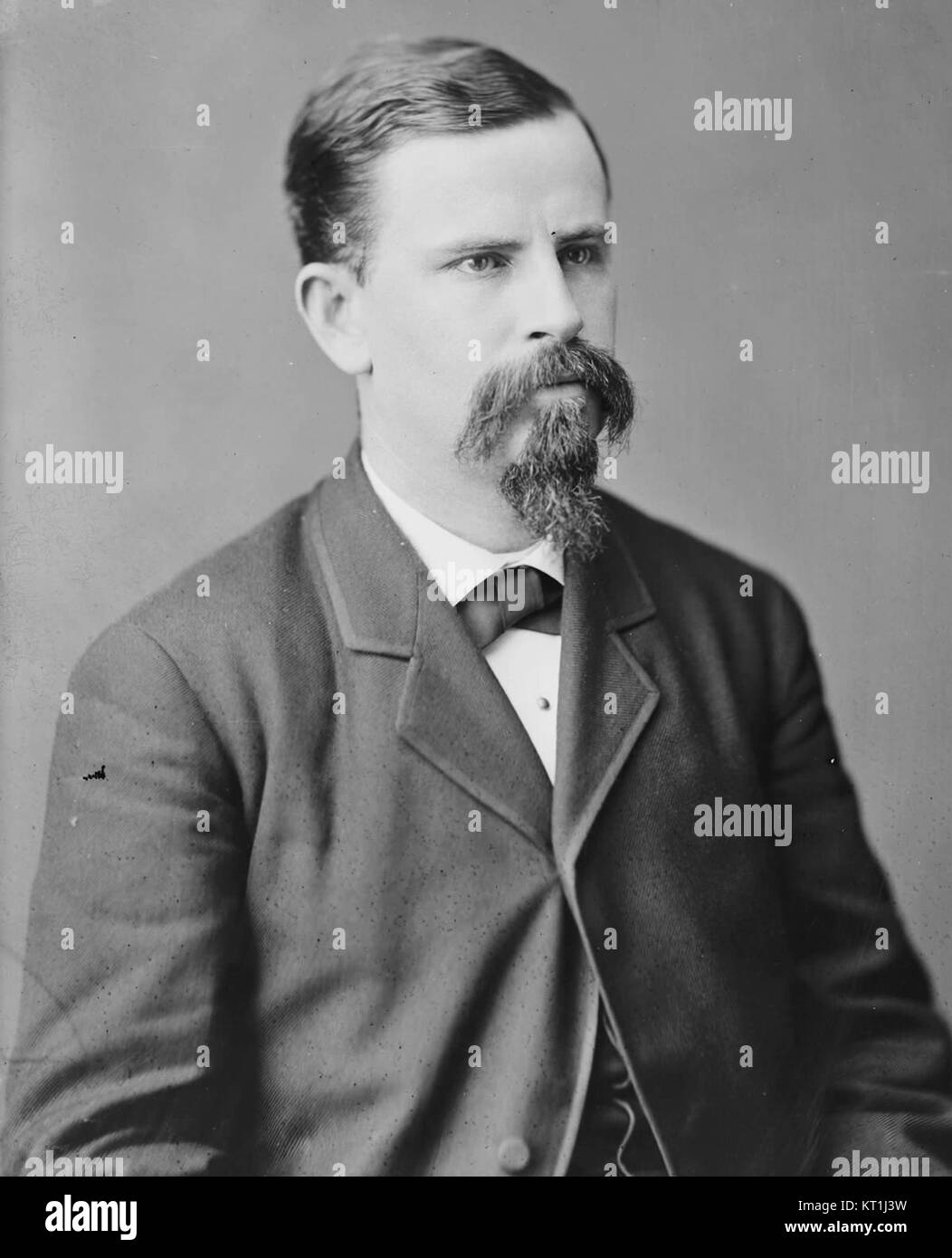 Questo ritratto raffigura Charles Boyle Roberts, una figura di spicco del Maryland, probabilmente presa tra il 1865 e il 1880. Roberts era noto per i suoi contributi significativi alla storia dello stato e per il suo coinvolgimento negli affari locali durante l'era post-guerra civile. Foto Stock Questo ritratto raffigura Charles Boyle Roberts, una figura di spicco del Maryland, probabilmente presa tra il 1865 e il 1880. Roberts era noto per i suoi contributi significativi alla storia dello stato e per il suo coinvolgimento negli affari locali durante l'era post-guerra civile. Foto Stock