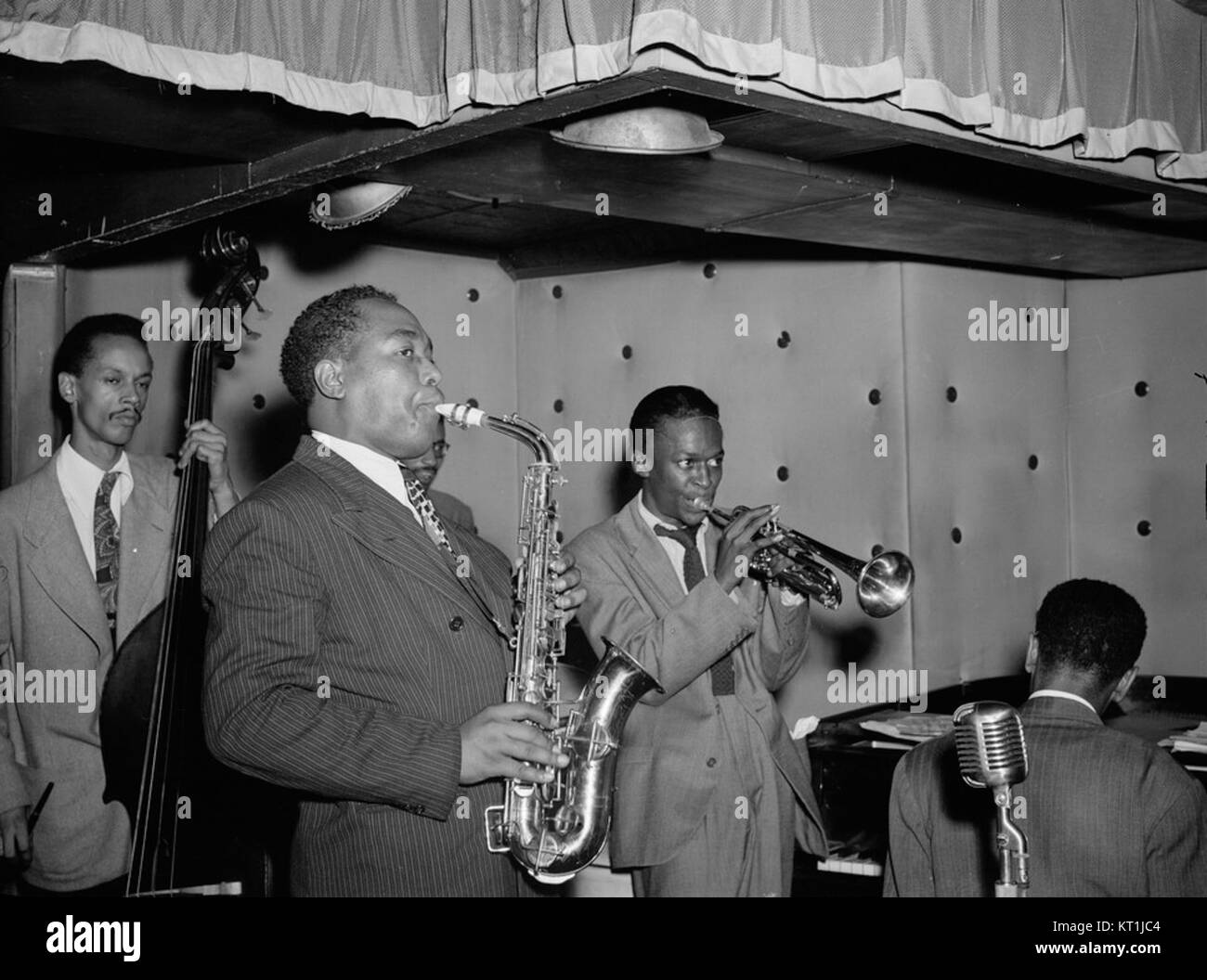 Charlie Parker, Tommy Potter, Miles Davis, duca della Giordania, Max Roach (Gottlieb 06851) Foto Stock