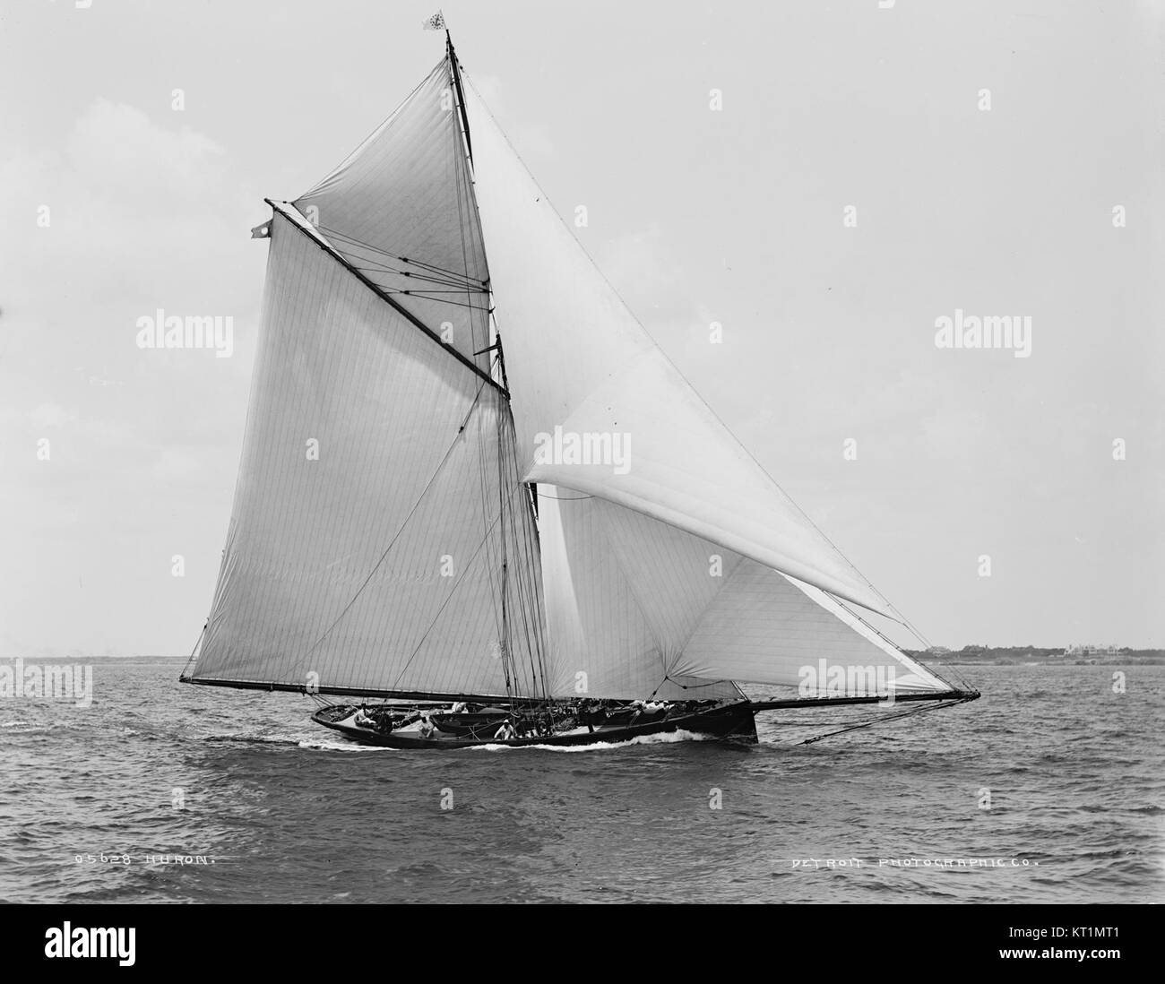 La Cutter Huron-3, una nave navale americana, è nota per il suo ruolo nelle missioni di pattuglia e di ricerca e salvataggio. La nave ha svolto un ruolo fondamentale nelle operazioni marittime, garantendo la sicurezza e la sicurezza nella regione. Foto Stock