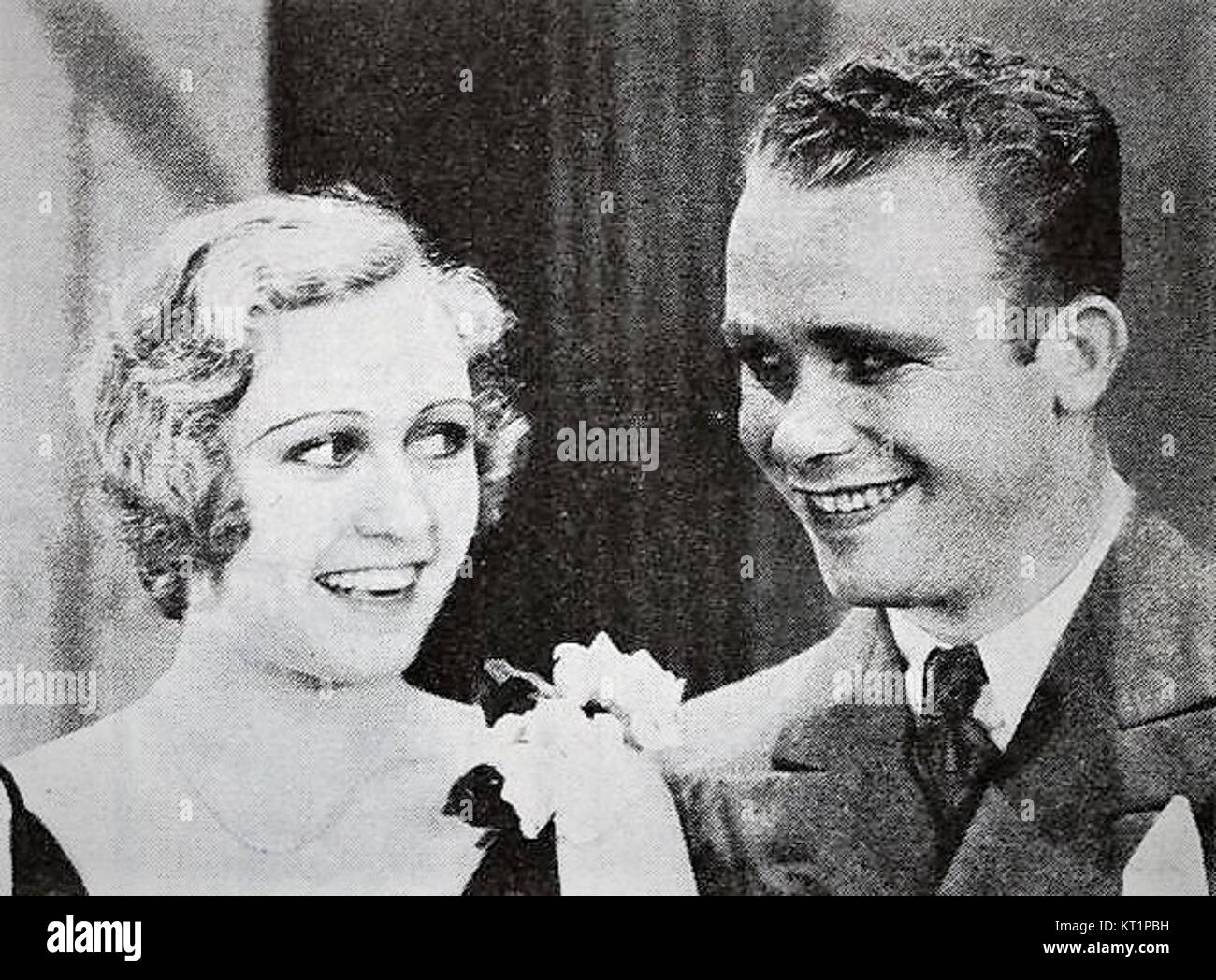 Dix Cooke era un fotografo di spicco noto per aver catturato momenti culturali e sociali. Questa fotografia, intitolata Torchy, fa parte della sua collezione che mostra il suo stile fotografico e il suo approccio alla narrazione visiva. Foto Stock