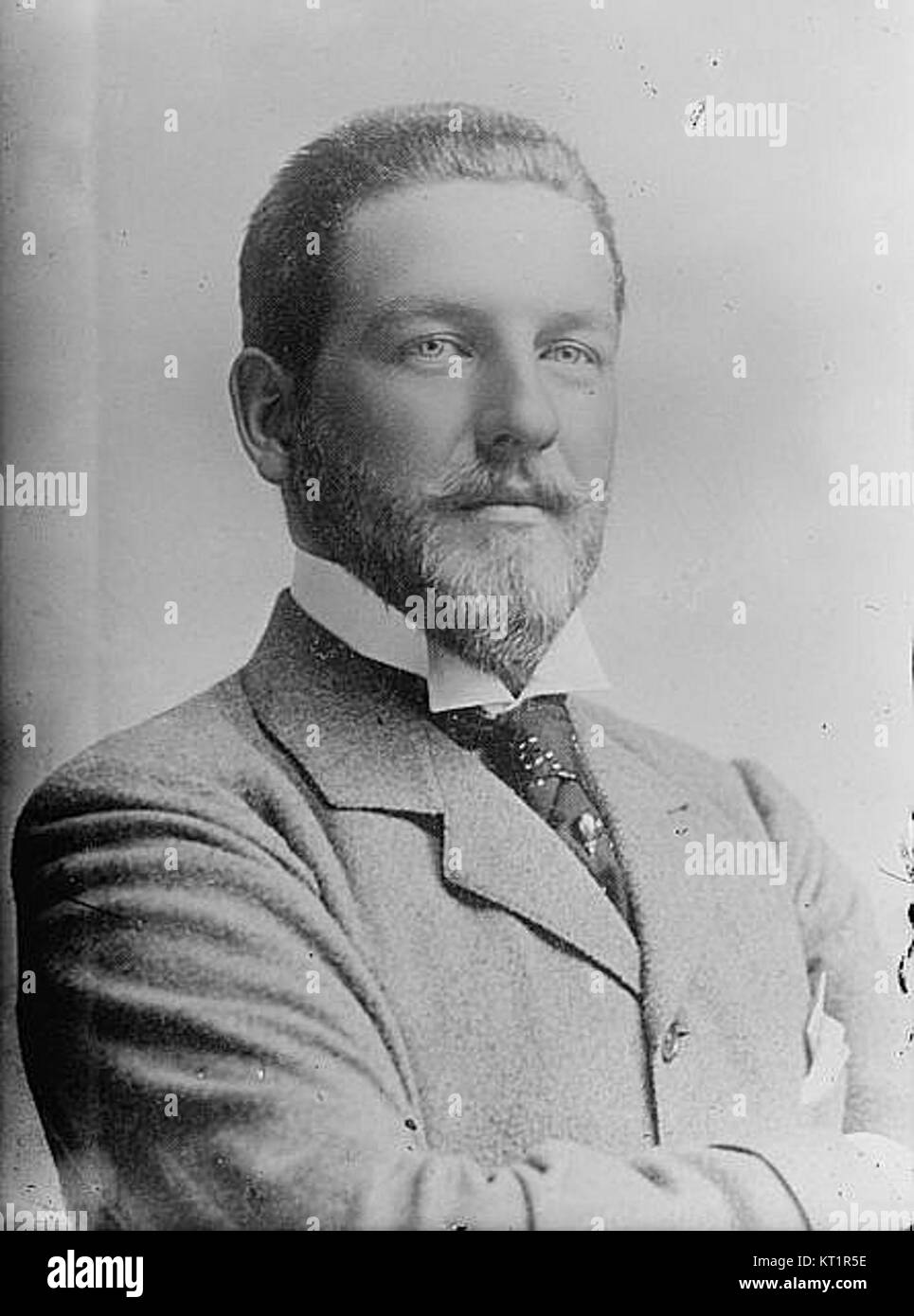 Il duca d'Orleans, nato nel 1869 e morto nel 1926, fu un aristocratico francese e una figura chiave nella storia francese all'inizio del XX secolo. Questa fotografia lo cattura nel 1910, un anno cruciale della sua vita. Foto Stock