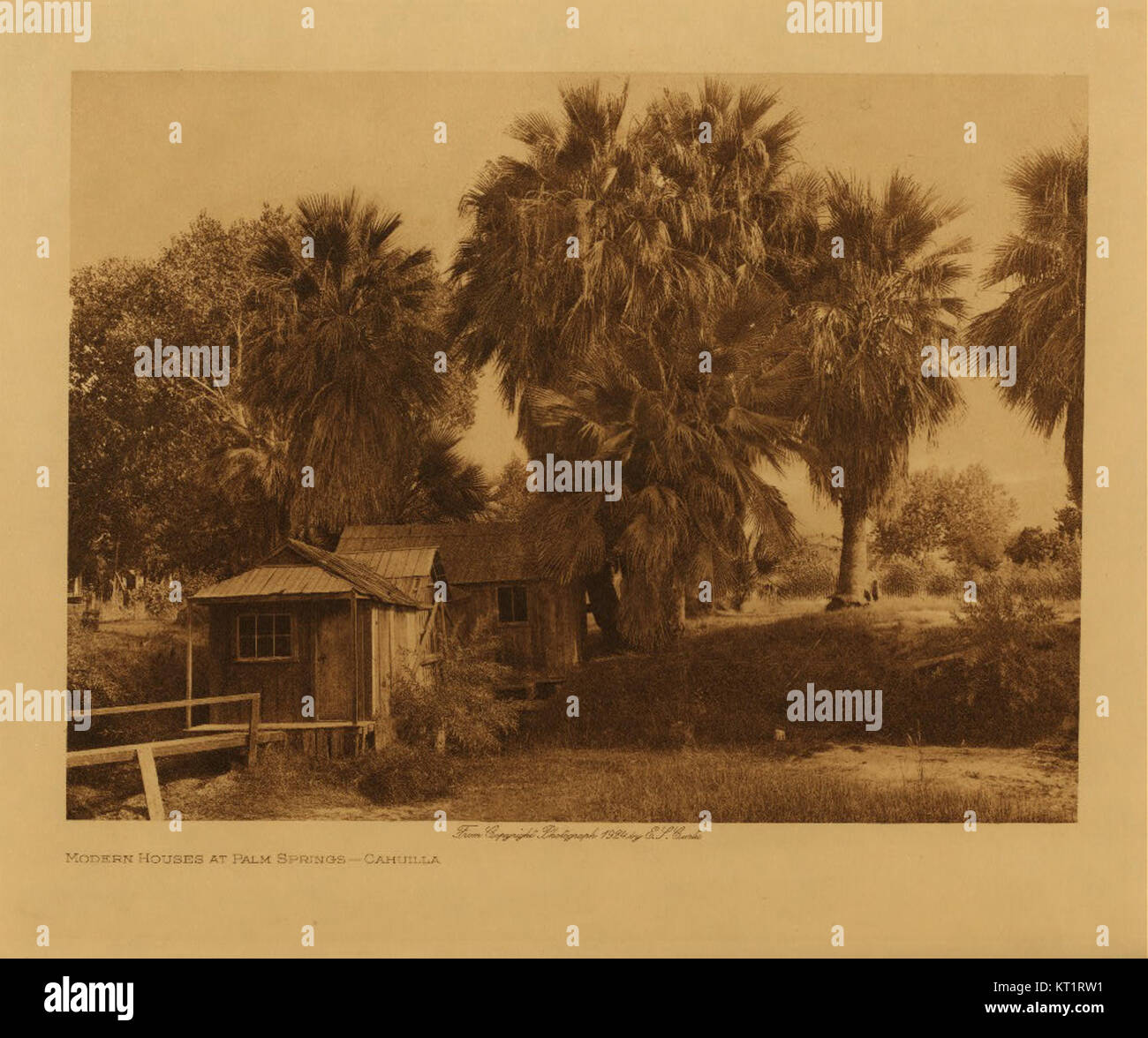 La collezione di Edward S. Curtis presenta immagini di case moderne a Palm Springs, in particolare mostrando i legami culturali dei nativi americani Cahuilla e l'evoluzione architettonica della regione. Foto Stock