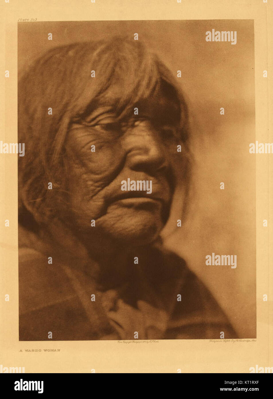 La Edward S. Curtis Collection presenta immagini di comunità native americane scattate da Curtis all'inizio del XX secolo. Curtis mirava a documentare i popoli indigeni del Nord America attraverso ritratti e scene della loro vita quotidiana. Il suo lavoro è considerato una delle più complete registrazioni visive della cultura dei nativi americani. Foto Stock