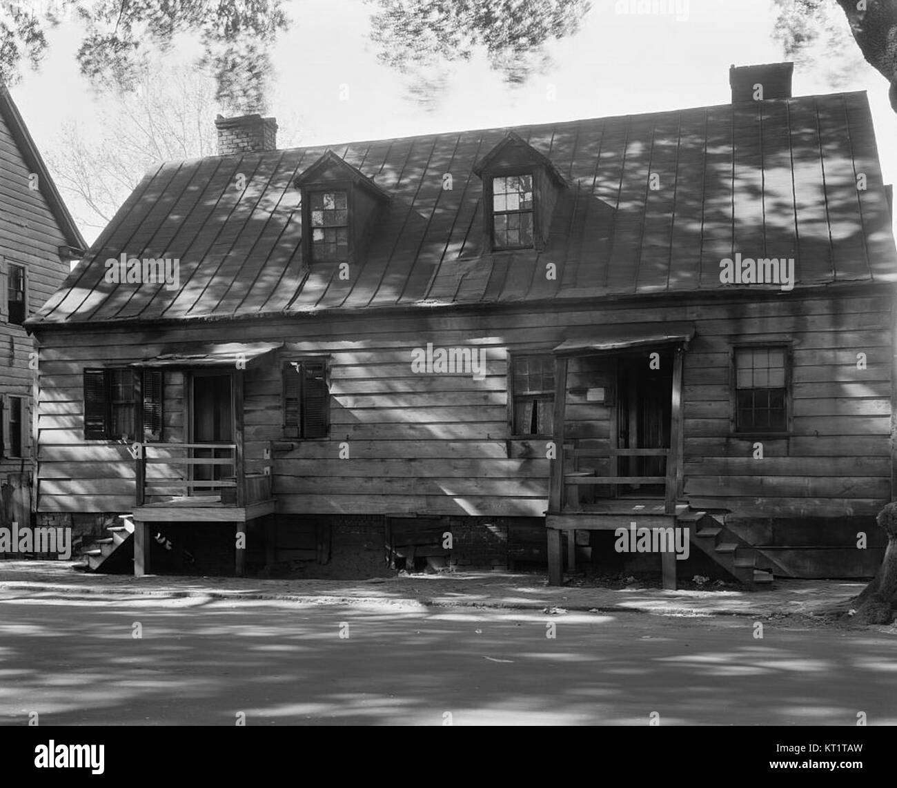 515 Montgomery Street a Savannah, nella contea di Chatham, Georgia, è un edificio storico. Rappresenta gli stili architettonici e il patrimonio culturale del quartiere storico di Savannah. Foto Stock