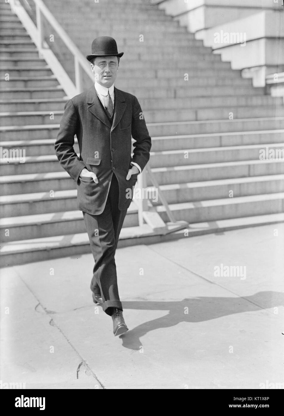 Un documento o un record intitolato "FDR-Asstant-Secretary-Navy", che descrive il ruolo e i contributi dell'Assistente Segretario della Marina durante l'amministrazione di Franklin D. Roosevelt. Foto Stock