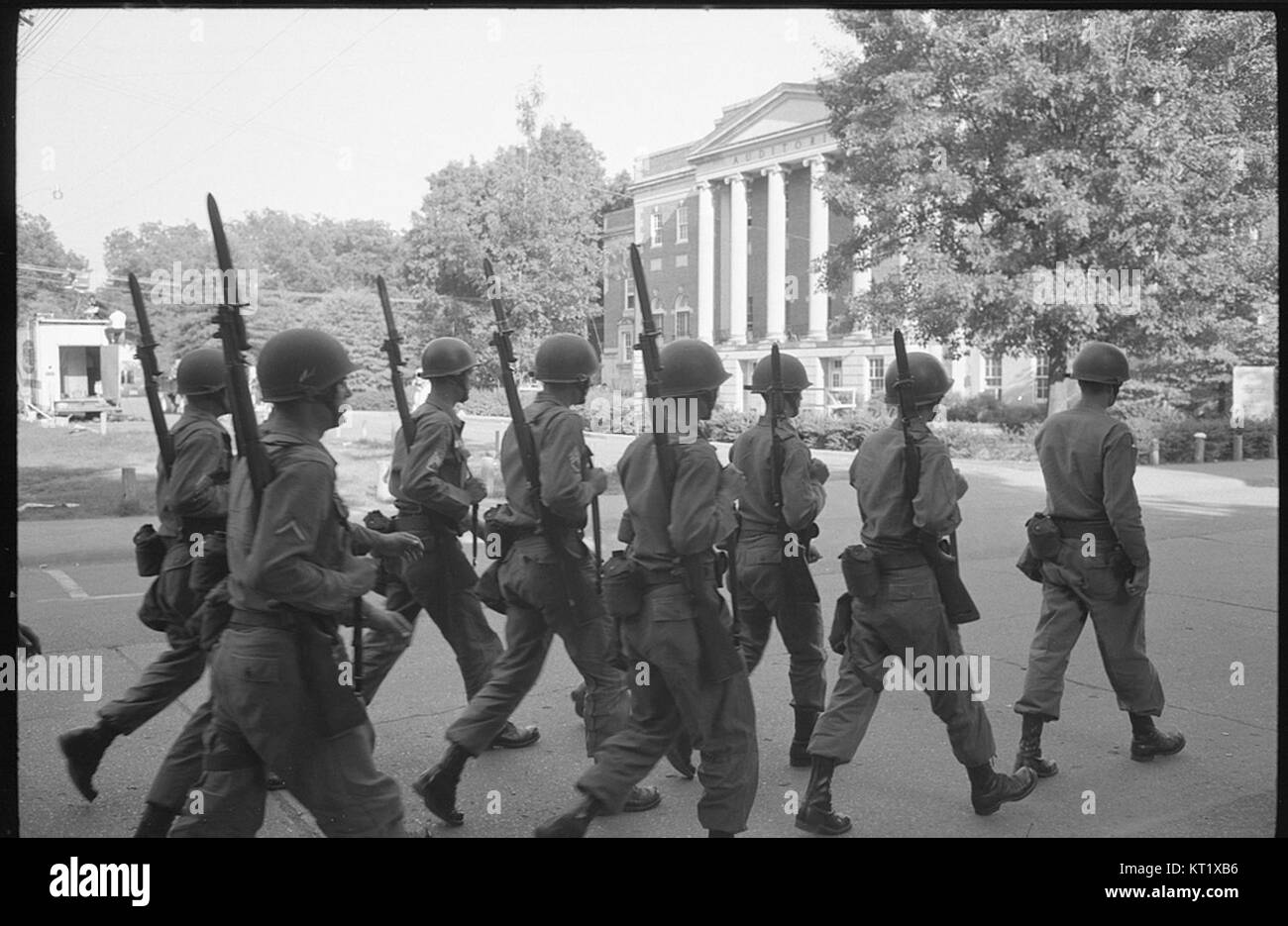 Federalized Guardia Nazionale di truppe sul campus della University of Alabama, 11 giugno 1963 Foto Stock