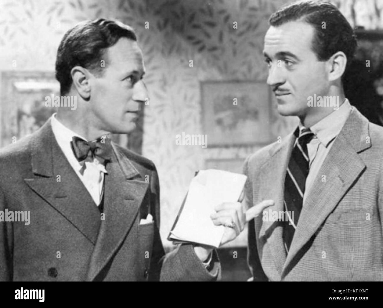 "First of the Few" è un film britannico del 1942 diretto da Howard Niven, incentrato sulla storia dello sviluppo aereo della Royal Air Force durante la seconda guerra mondiale, sottolineando l'iconico aereo da caccia Spitfire. Foto Stock