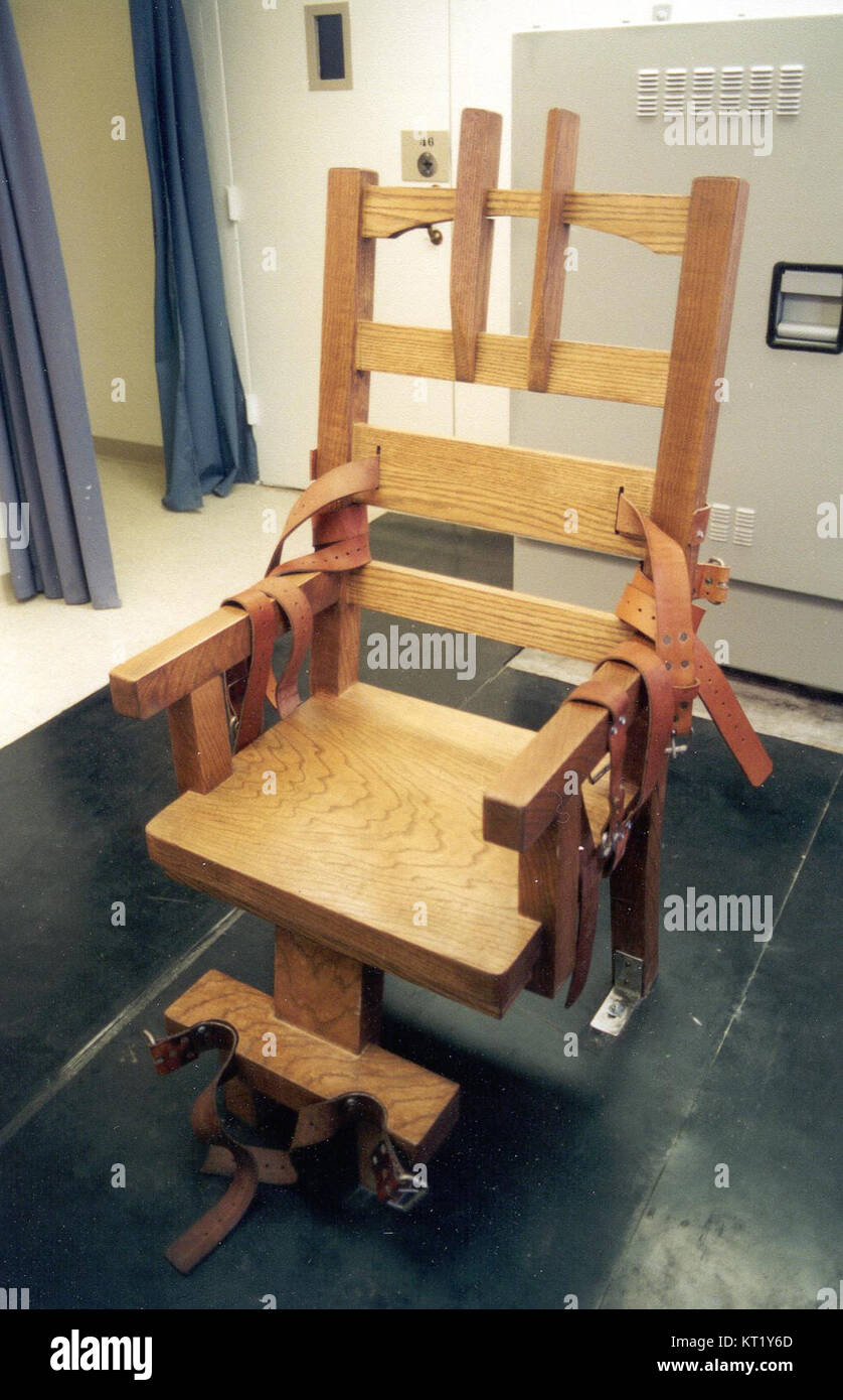 Immagine storica della sedia elettrica della Florida, utilizzata per la pena capitale nelle prigioni dello stato, che illustra il suo ruolo nel processo di esecuzione. Foto Stock