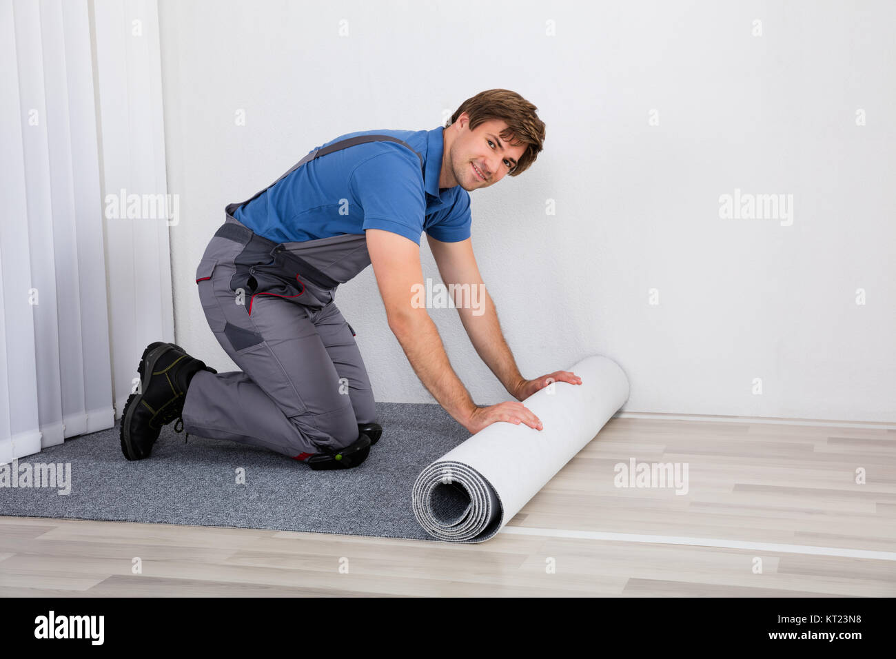 Tuttofare Rolling tappeto sul pavimento Foto Stock