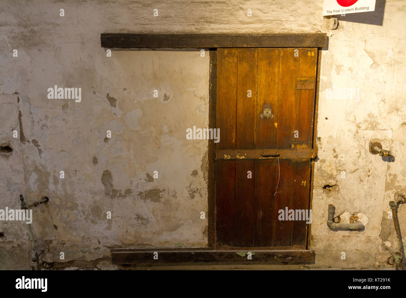 Chiudere cella di prigione porta in stato orientale penitenziario sito storico, Philadelphia, Stati Uniti. Foto Stock